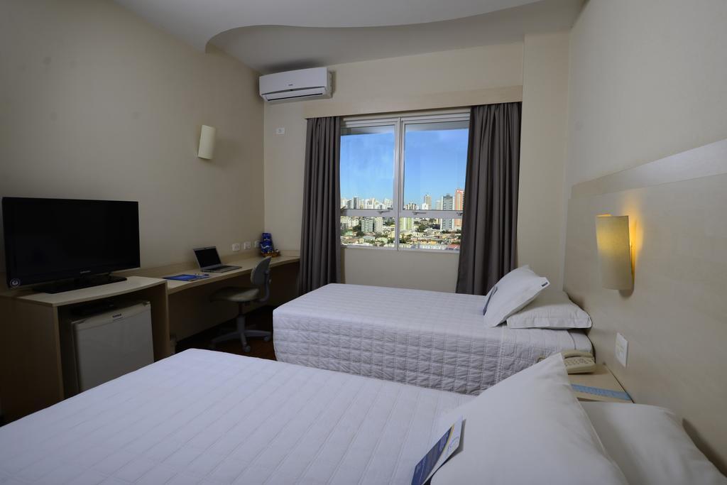 Golden Blue Hotel Londrina Esterno foto